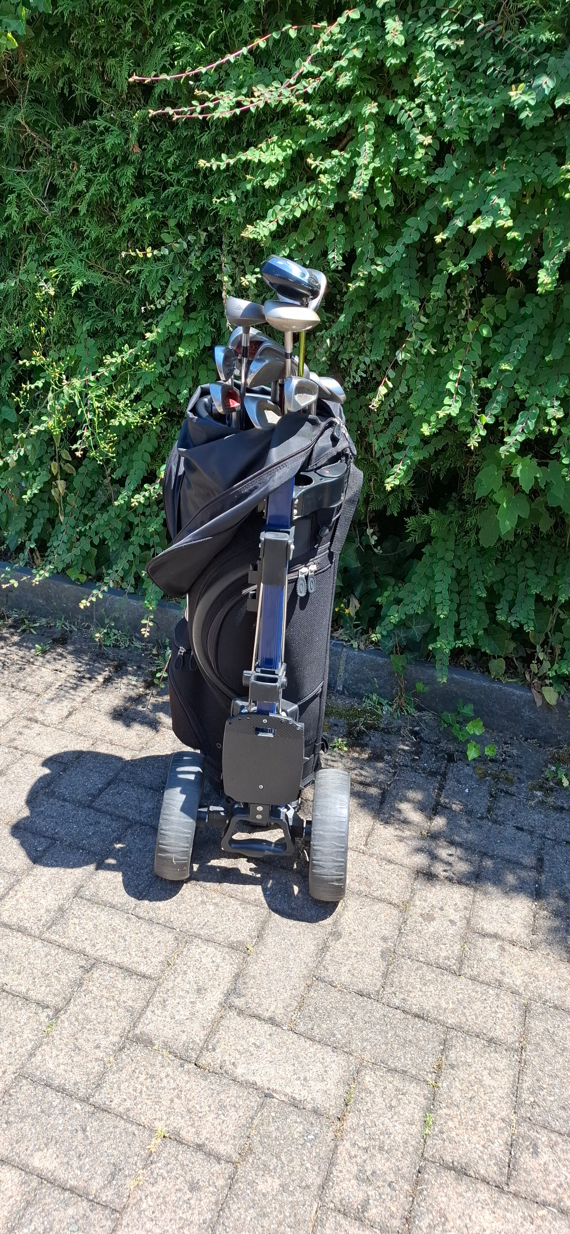 Golfset  mit Golfwagen