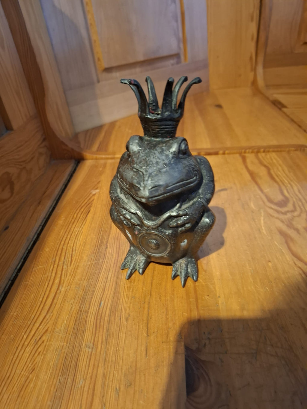 Frosch aus Bronze