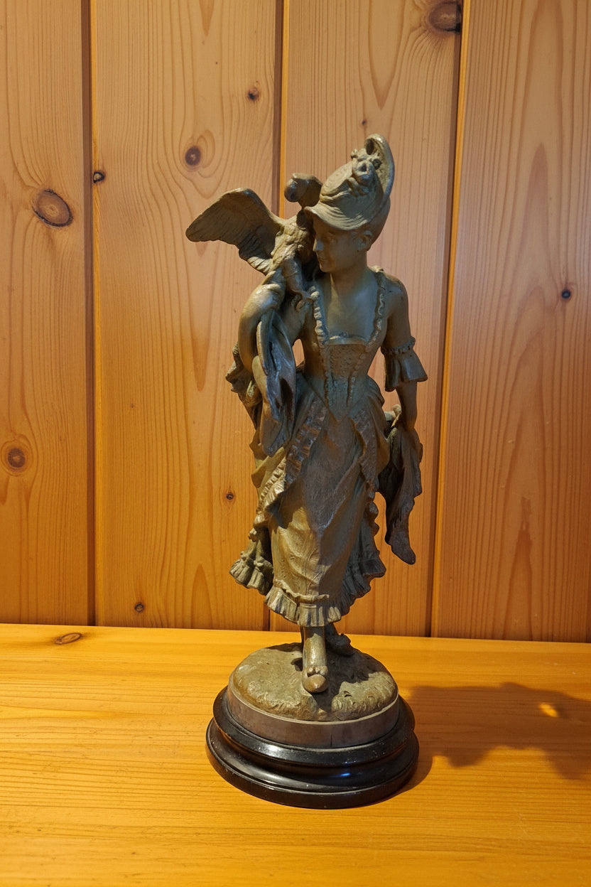 Figur mit Sockel